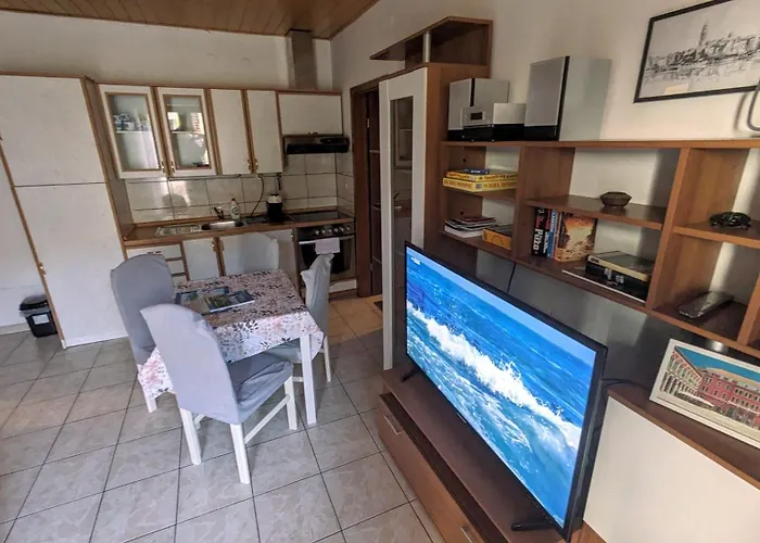 Misho Apartment With Terrace